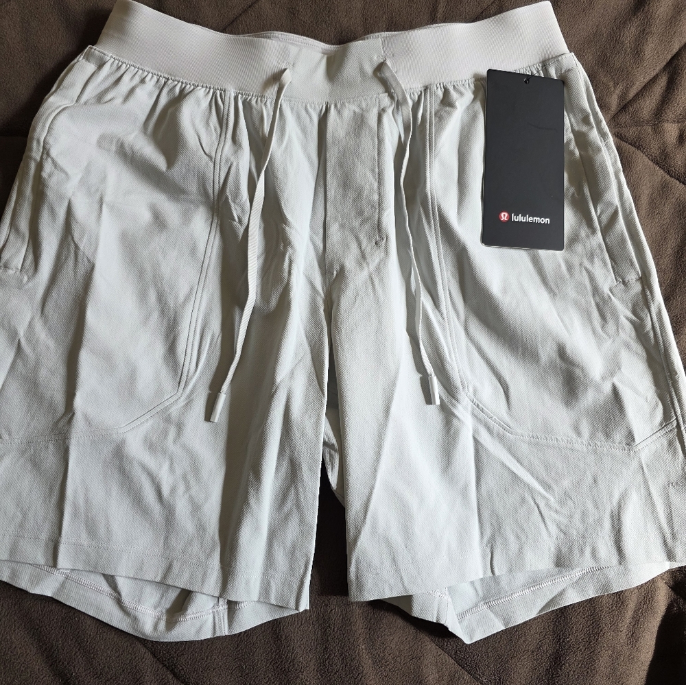 Lululemon FIRE! NWT! License To Train Short LL 7" Updated in Vapor. Sz XL. R2S! - Picture 7 of 15
